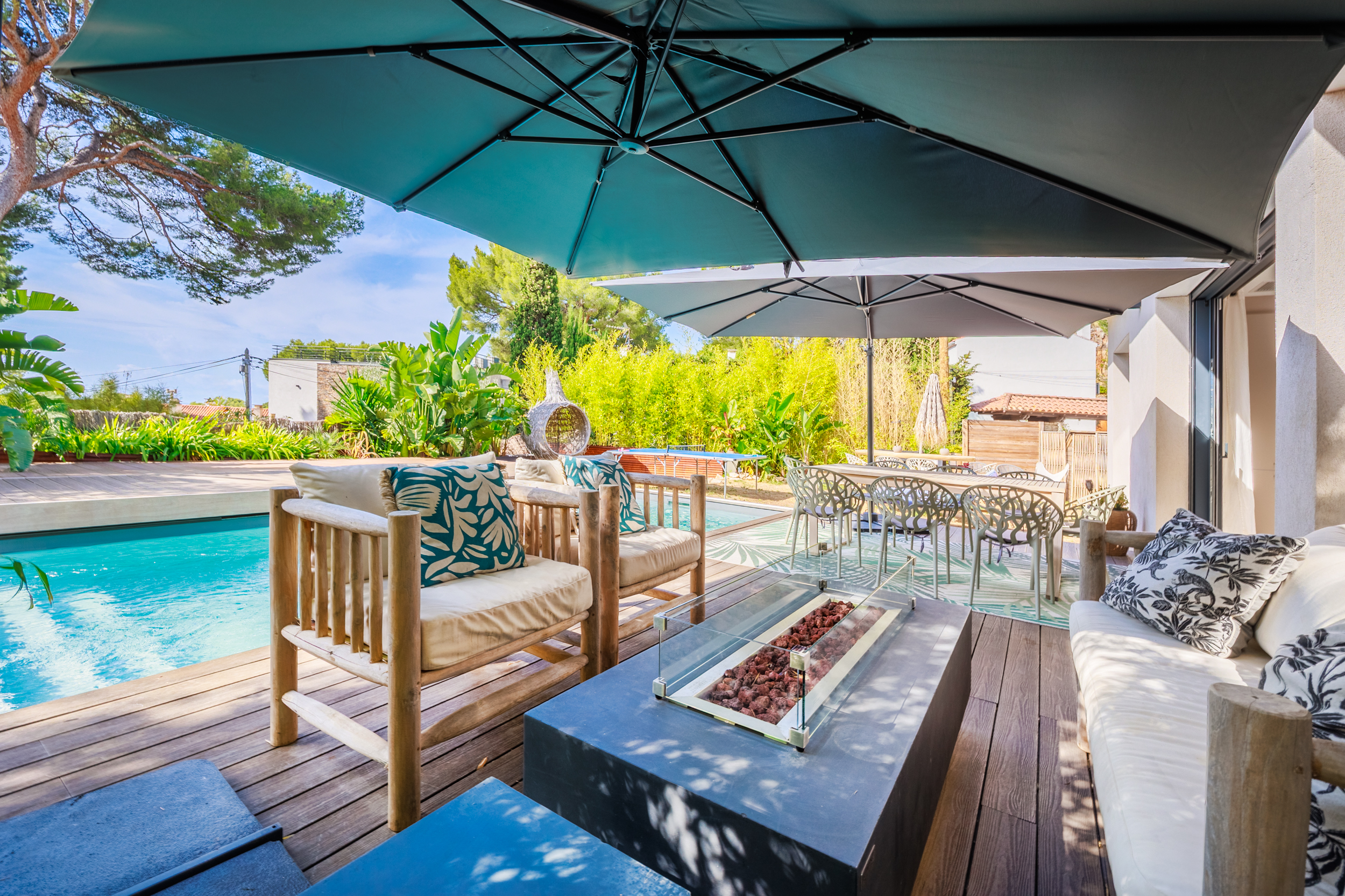 Terrasse lounge avec piscine